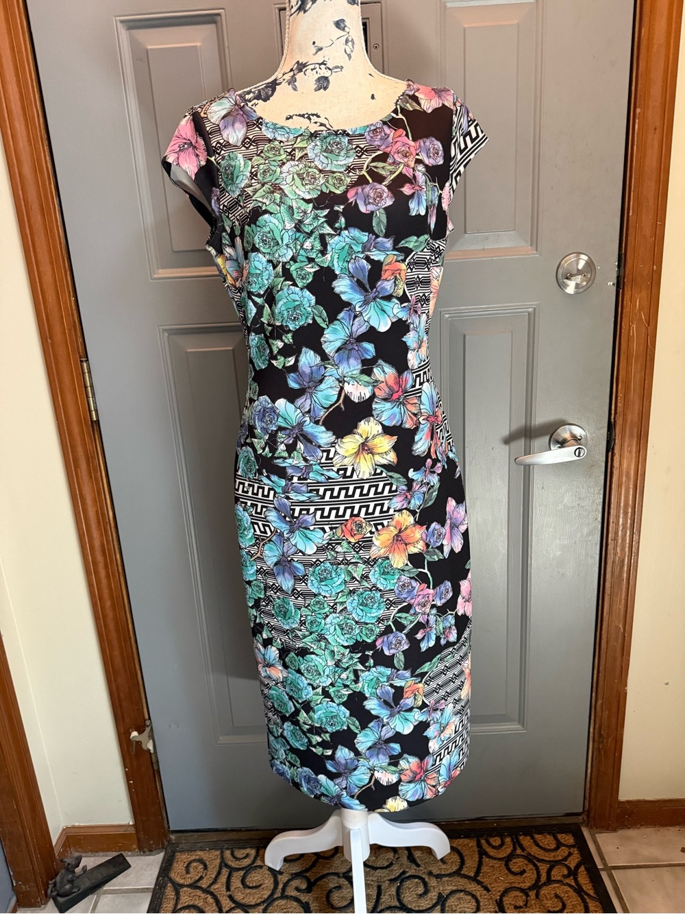 Vibrant Floral/Geometric Print Cap-Sleeve Scuba Dress (S) NY &Co